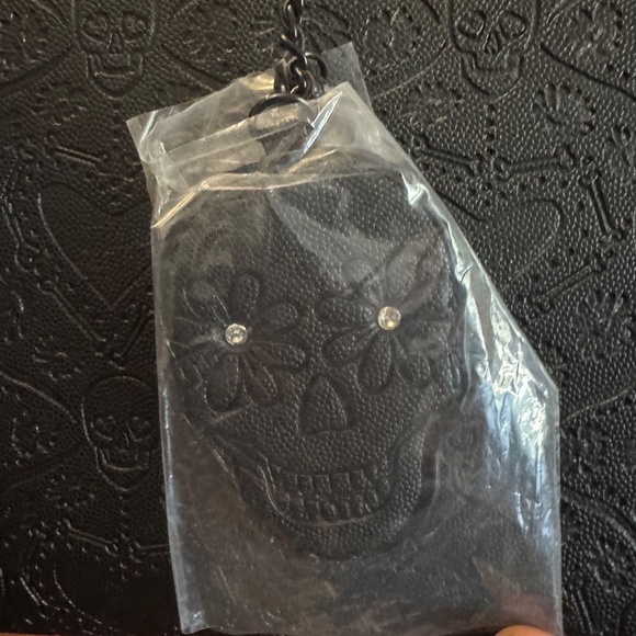 Betsey Johnson Black Skull Embossed Tote NWT - Picture 3 of 8